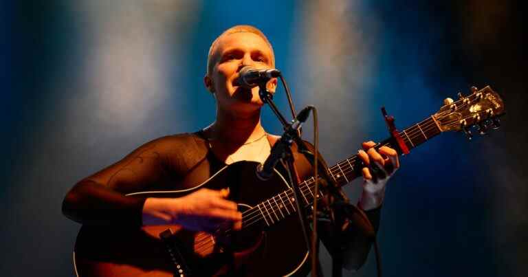 Big Thief annule des spectacles à Tel Aviv après le contrecoup des fans
