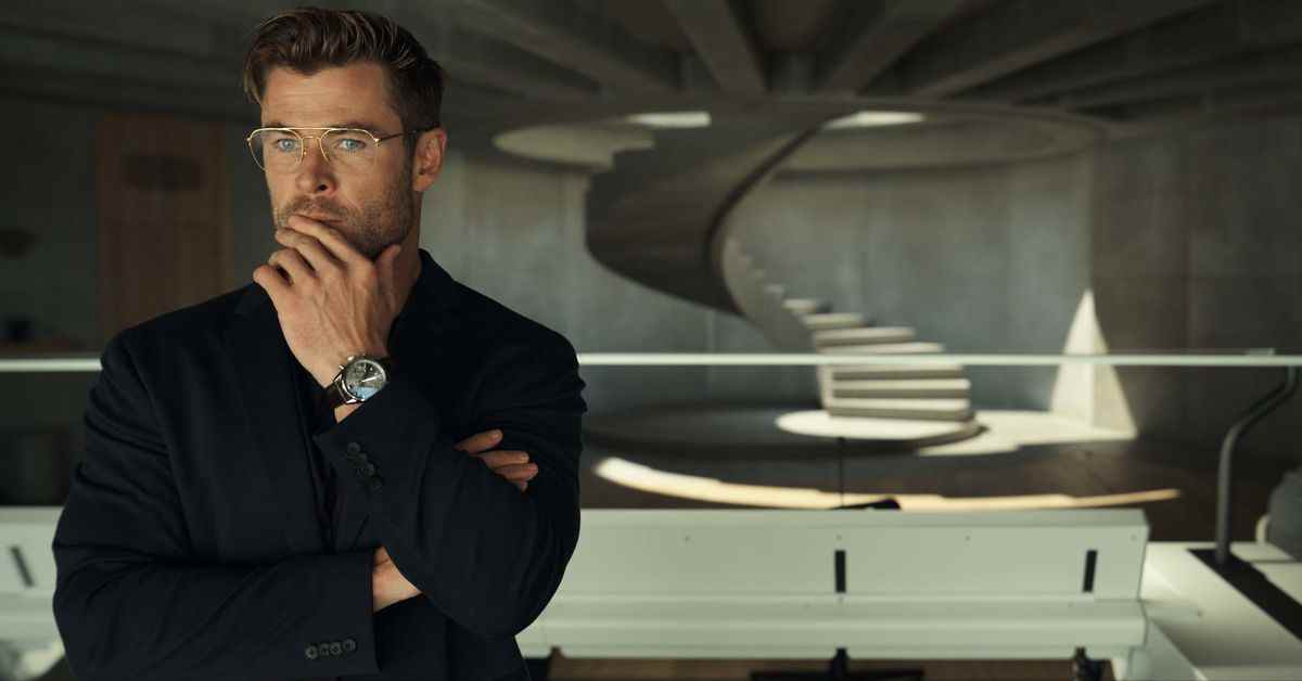 Examen de Spiderhead: Chris Hemsworth fait son mal dans la sombre science-fiction de Netflix
