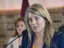 La ministre des Affaires étrangères, Mélanie Joly, prend la parole lors d'une conférence de presse alors qu'elle rencontre ses homologues de la région de la Baltique, le jeudi 2 juin 2022, à Québec. 