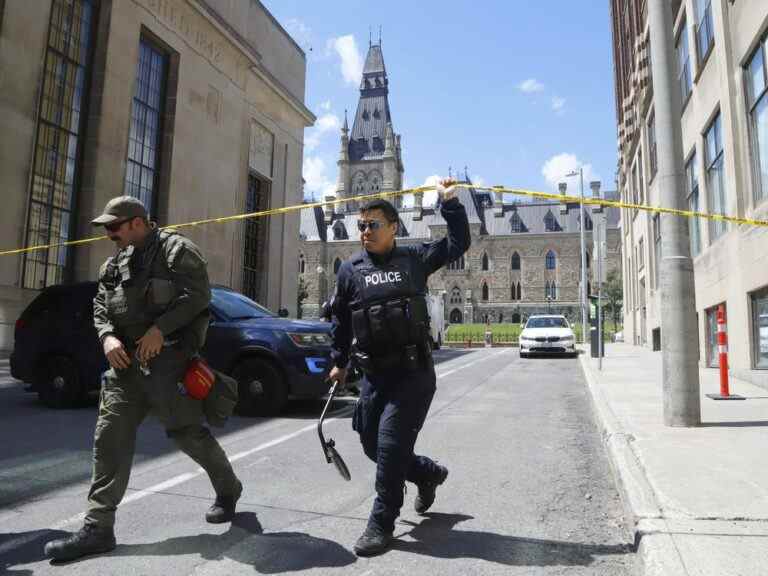 La police identifie des personnes d’intérêt mais aucune menace alors que l’enquête sur la Colline du Parlement se poursuit