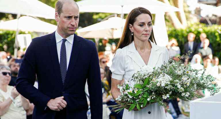 Le duc et la duchesse de Cambridge visitent le mémorial de la tour Grenfell