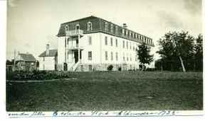 L'école Fort Alexander a été construite sur un terrain de la réserve de Fort Alexander (maintenant la Première Nation Sagkeeng) dans le sud-est du Manitoba en 1905.