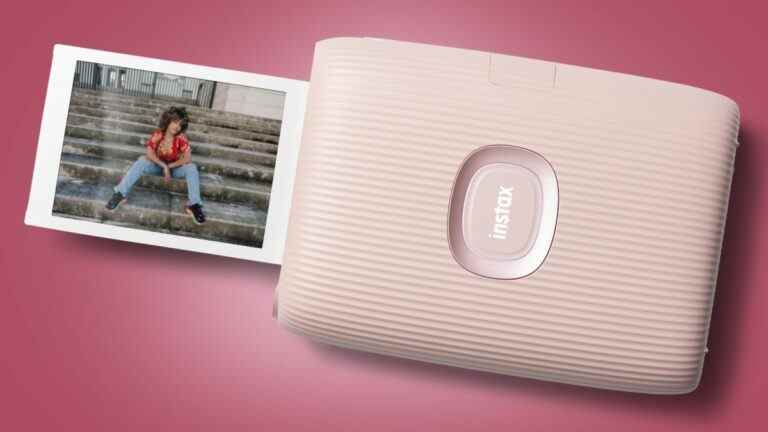 La nouvelle imprimante pour smartphone Instax Mini ne fait pas le poids face à son grand frère