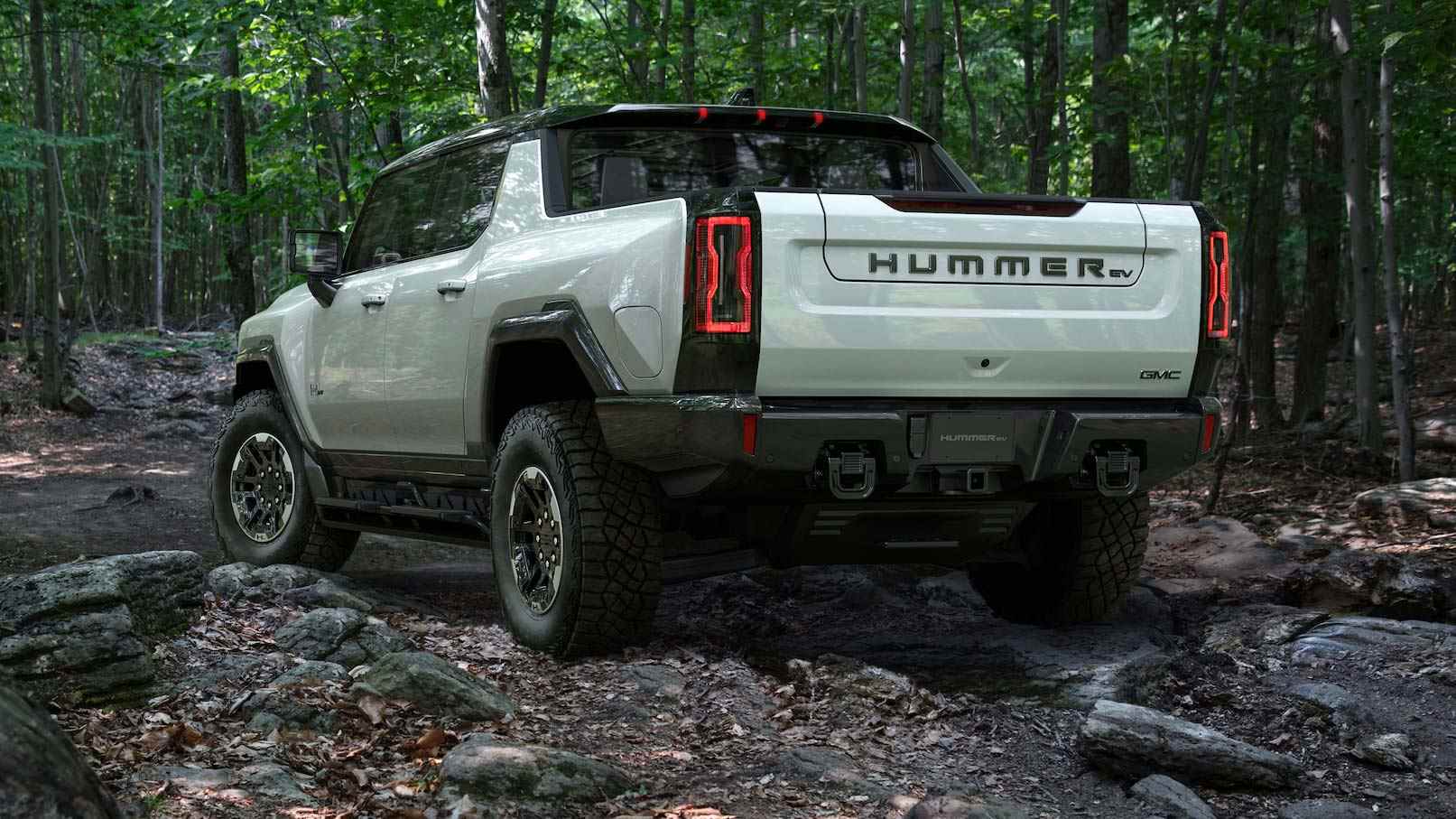 GMC Hummer EV Edition1 dans les bois