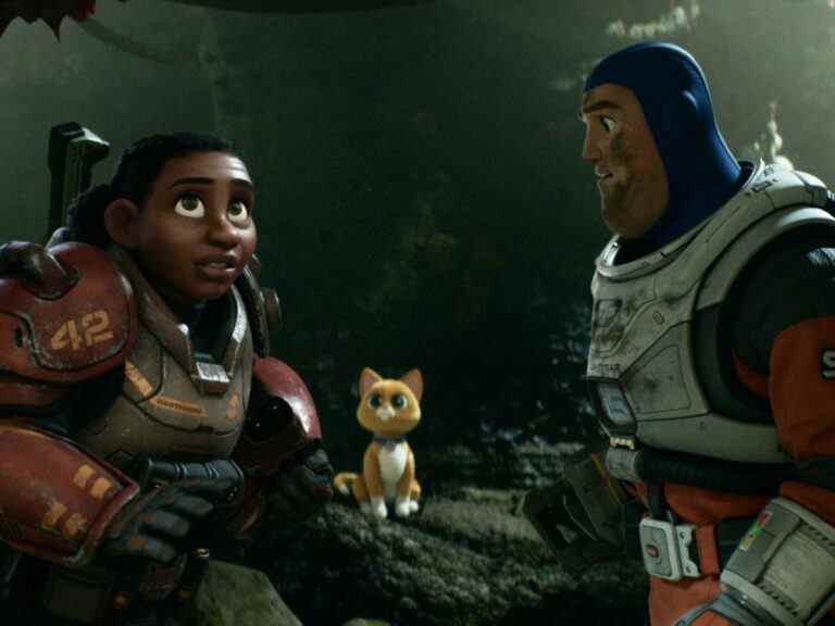 Critique du film : Lightyear va à l’infini émotionnel, et… vous savez