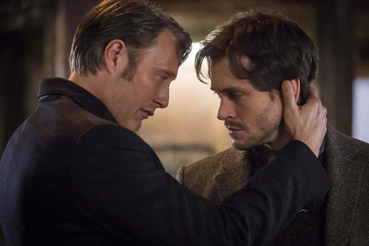 Mads Mikkelsen dans Hannibal Lecter et Hugh Dancy dans Will Graham dans Hannibal.