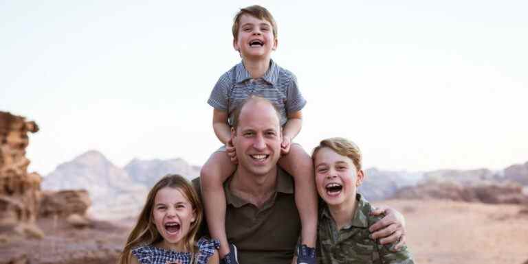 Le prince William pose avec George, Charlotte et Louis sur la photo de la fête des pères