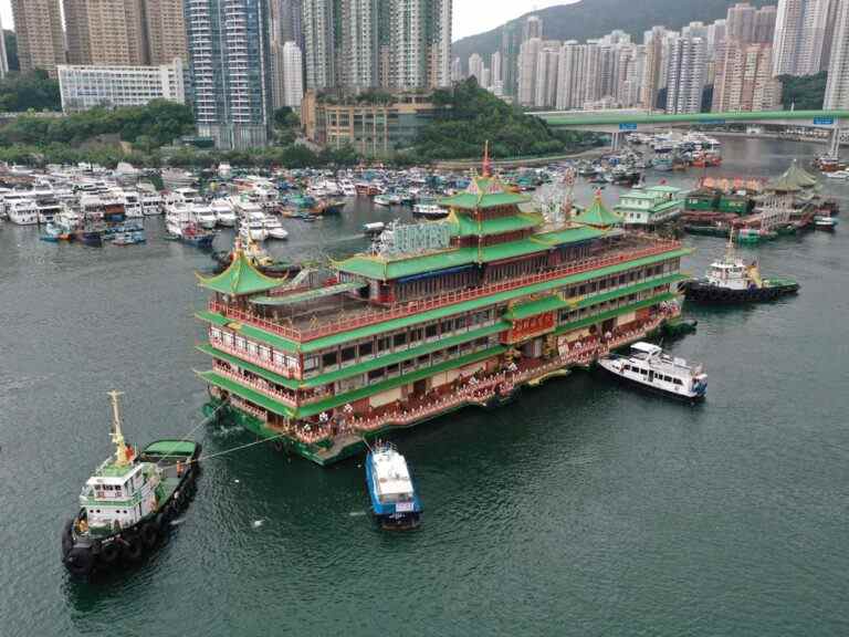 L’emblématique Jumbo Floating Restaurant de Hong Kong chavire en mer