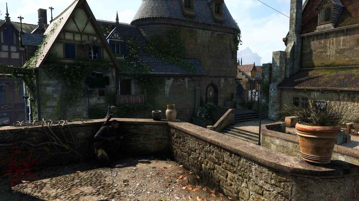 Karl Fairburne accroupi au milieu de Beaumont Saint-Denis dans Sniper Elite 5