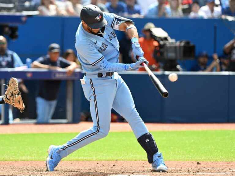 Les Blue Jays allument le courant pour rallier et survivre aux Yankees le jour de la fête des pères