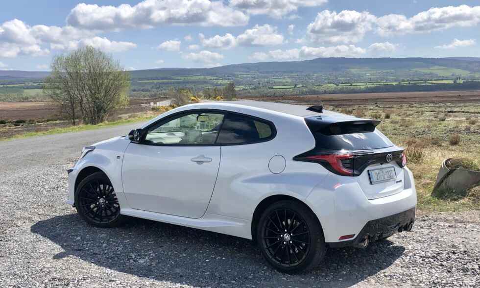 La GR Yaris a l'aspect pratique d'une voiture de sport à moteur central.  C'est difficile à vendre à la plupart des gens quand il ressemble à un hayon à quatre places.