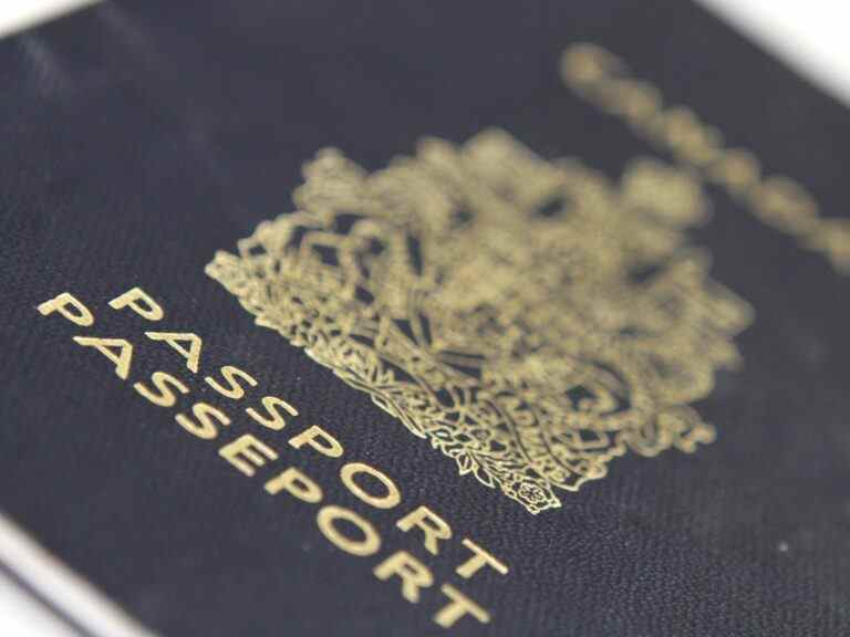 Une femme de Vancouver évite les files d’attente de passeports en prenant un vol pour le bureau de Service Canada à Edmonton