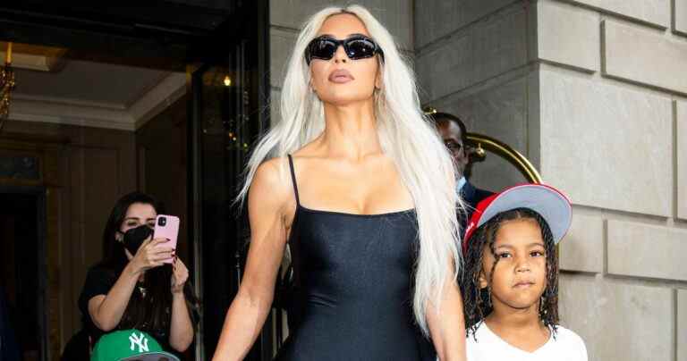 Les fils de Kim Kardashian ont apporté le chaos à sa tournée de presse Skkn
