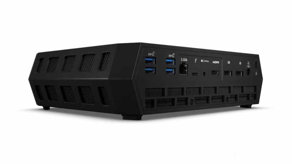 Serpent Canyon dispose de quatre ports USB-A, d'un port LAN 2,5 Gbps, d'un port Thunderbolt 4, d'une prise casque, d'un port HDMI et d'une paire de sorties DisplayPort à l'arrière. 