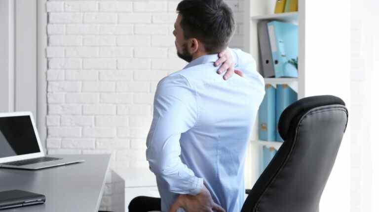 6 erreurs de posture à éviter lorsque vous êtes assis à votre bureau