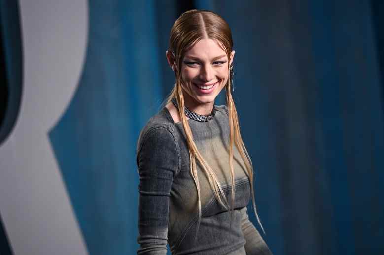 Hunter Schafer marchant sur le tapis rouge à la Vanity Fair Oscar Party 2022 qui s'est tenue au Wallis Annenberg Center for the Performing Arts à Beverly Hills, Californie, le 27 mars 2022. (Photo d'Anthony Behar/Sipa USA)(Sipa via AP Images)