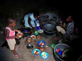 Le mari de Nabatanzi a pris tout l'argent de la famille et les a laissés se débrouiller seuls.