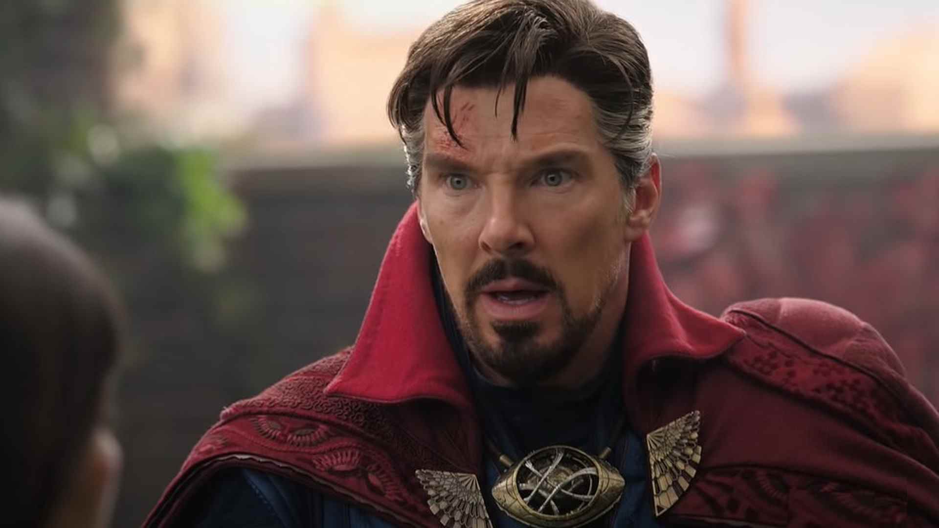 Benedict Cumberbatch dans le rôle de Stephen Strange dans Doctor Strange dans le multivers de la folie