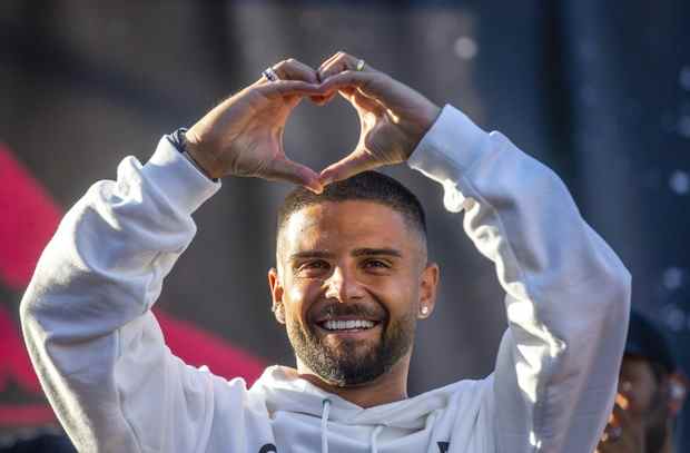 Les fans du TFC accueillent la star italienne Lorenzo Insigne à Toronto avec Domenico Criscito en route