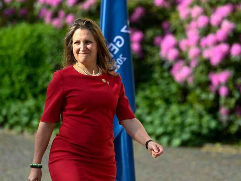 Le Canada a la voie vers un « atterrissage en douceur », dit Freeland