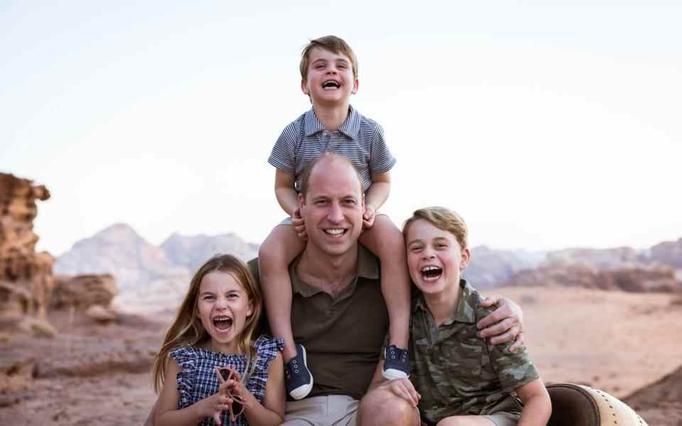 Les Cambridges autorisent un petit nombre de photos de leurs enfants chaque année – Kensington Palace/PA