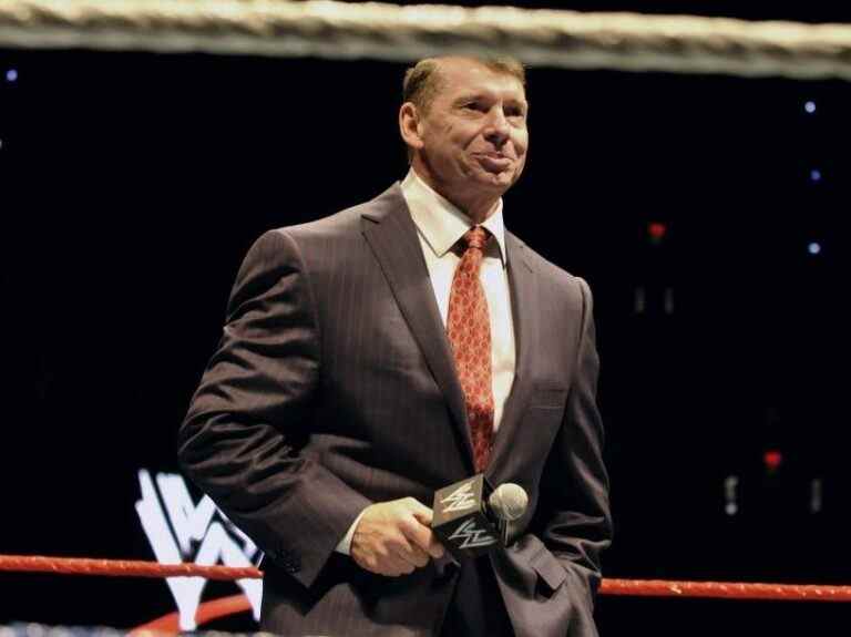 La première arbitre féminine de la WWE affirme que Vince McMahon l’a violée