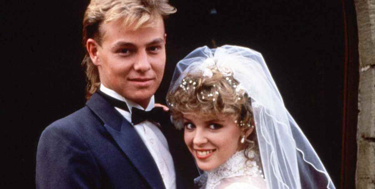 La star de Neighbours Jason Donovan taquine la scène finale émouvante avec Kylie Minogue

