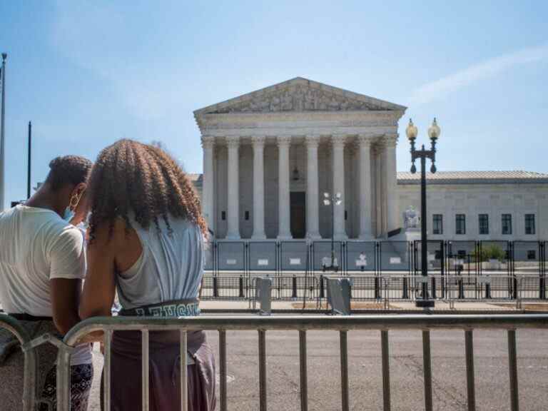 L’indignation suscitée par la décision de mettre fin aux droits des États-Unis à l’avortement alimente les manifestations au Canada