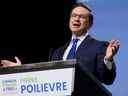 Pierre Poilievre, espoir à la direction du Parti conservateur du Canada, prend part à un débat lors de la Conférence sur les réseaux forts et libres du Canada à Ottawa, Ontario, Canada, le 5 mai 2022. REUTERS/Blair Gable