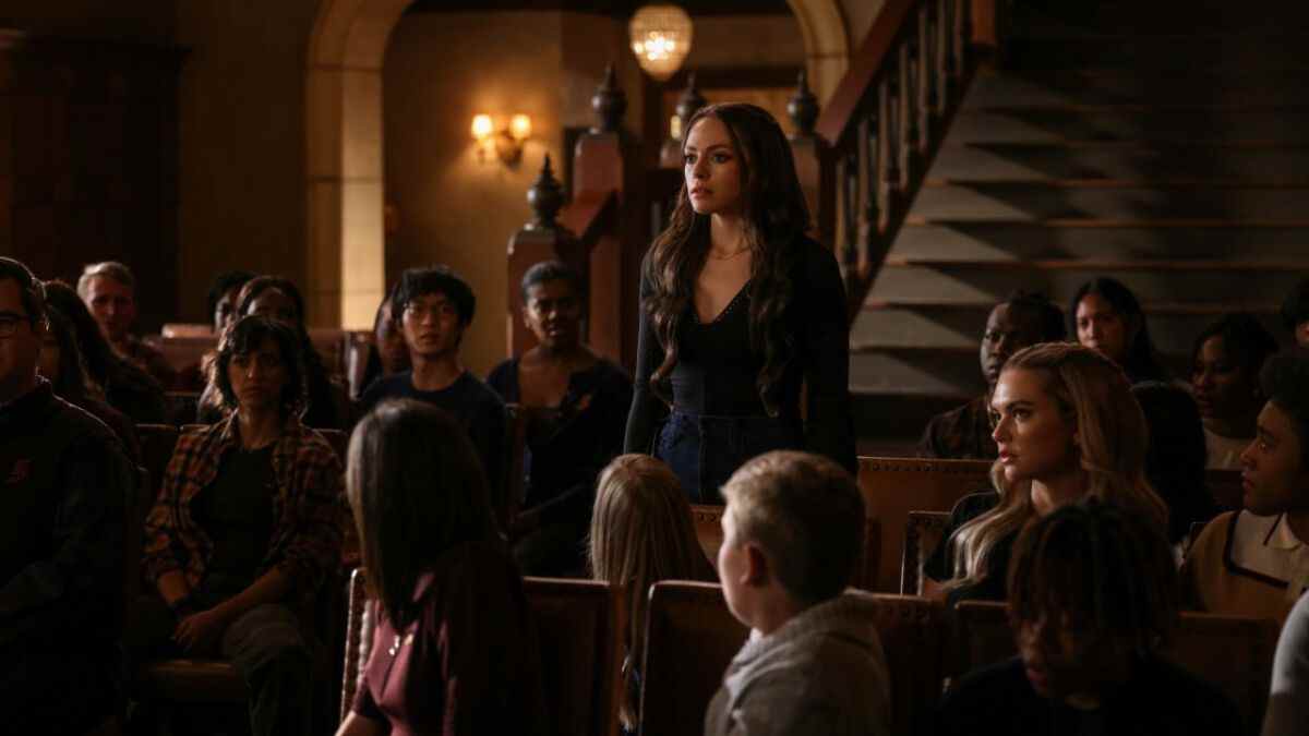 Après la finale de The Legacies, les fans rendent hommage à la franchise Vampire Diaries
