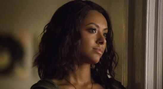 Après que Kat Graham de The Vampire Diaries ait doublé pour ne pas revenir à la franchise, la créatrice Julie Plec a répondu