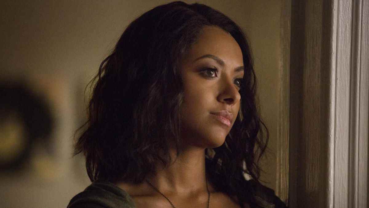 Après que Kat Graham de The Vampire Diaries ait doublé pour ne pas revenir à la franchise, la créatrice Julie Plec a répondu
