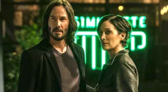 Carrie-Anne Moss se souvient d'avoir rencontré Keanu Reeves, co-vedette de Matrix, pour la première fois dans un post touchant