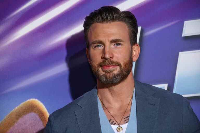 Chris Evans : Les critiques homophobes de « Lightyear » sont des « idiots » qui « mourront comme des dinosaures »
	
	
