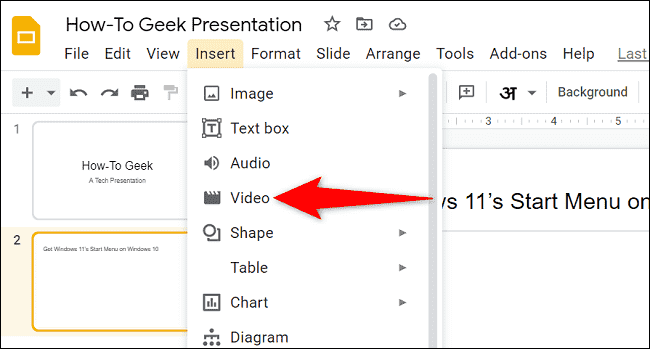 Sélectionnez Insérer > Vidéo dans la barre de menus. » width= »650″ height= »349″ src= »/pagespeed_static/1.JiBnMqyl6S.gif » onload= »pagespeed.lazyLoadImages.loadIfVisibleAndMaybeBeacon(this); » onerror= »this.onerror=null;pagespeed.lazyLoadImages.loadIfVisibleAndMaybeBeacon(this); »/></p>
<p>Une fenêtre « Insérer une vidéo » s’ouvrira. Ici, en haut, cliquez sur l’onglet « Par URL » pour intégrer une vidéo à l’aide de son lien Web. L’autre façon d’ajouter une vidéo est d’utiliser l’onglet « Rechercher » où vous pouvez trouver et sélectionner votre vidéo YouTube.</p>
<p>Nous utiliserons la méthode « Par URL » dans ce guide.</p>
<p><img fetchpriority=