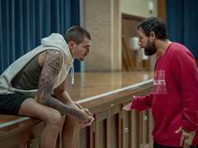 Juancho Hernangomez et Adam Sandler dans Hustle.