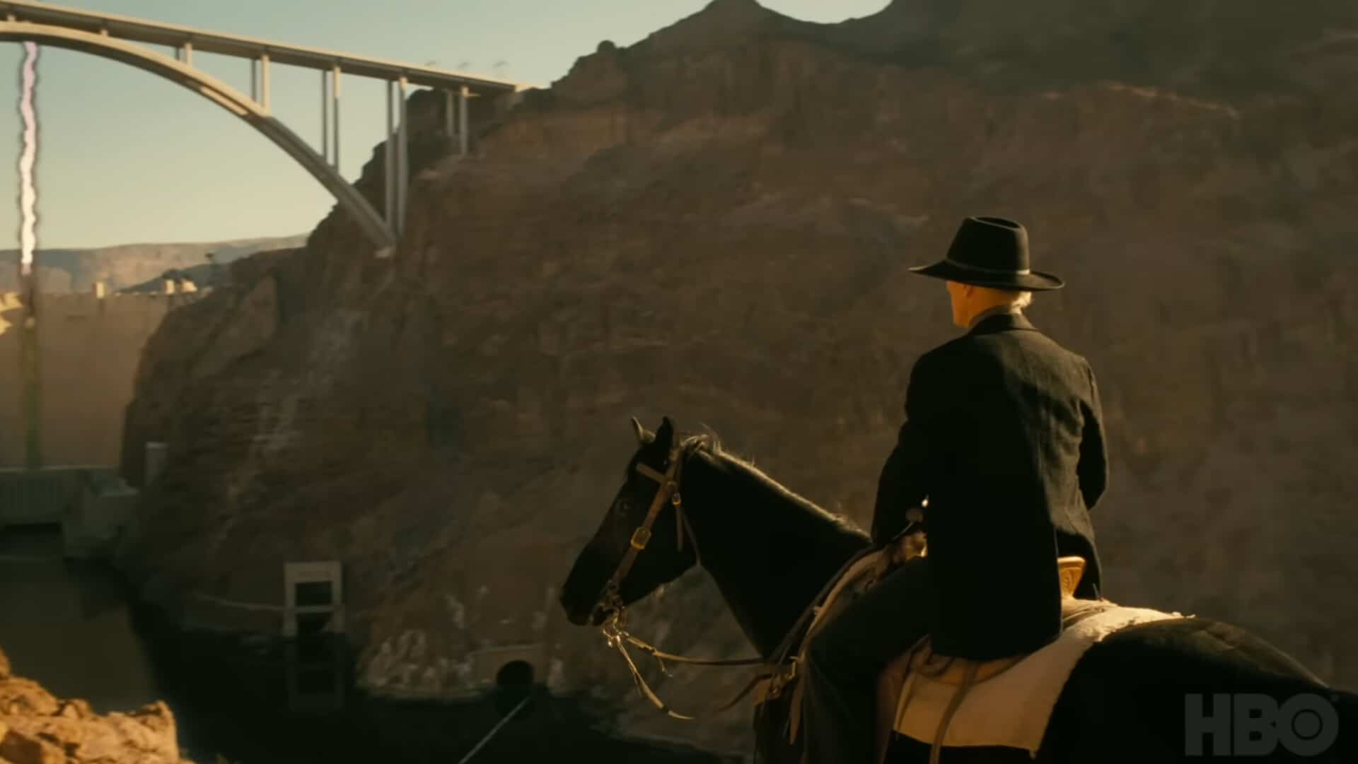 Westworld saison 4 épisode 1 première critique The Auguries HBO 1920 années 1930 gangster Hoover Dam transition d'imagerie nouvelle histoire Aaron Paul