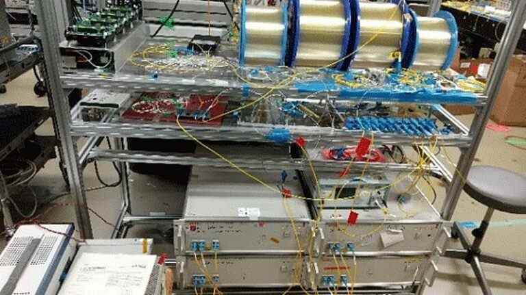 Des chercheurs battent un record de bande passante en utilisant des câbles à fibre optique à 4 cœurs existants