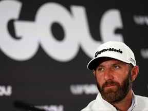 Le golfeur américain Dustin Johnson réagit lors d'une conférence de presse avant le prochain événement LIV Golf Invitational Series au Centurion Club de St. Albans, au nord de Londres, le 7 juin 2022.