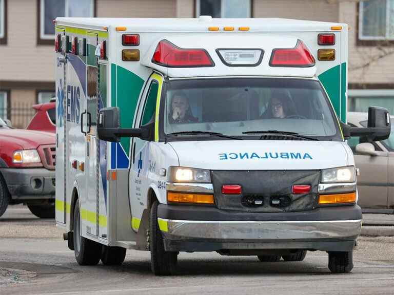 « Elle souffrait beaucoup »: une femme attend six heures pour une ambulance après s’être cassé la hanche