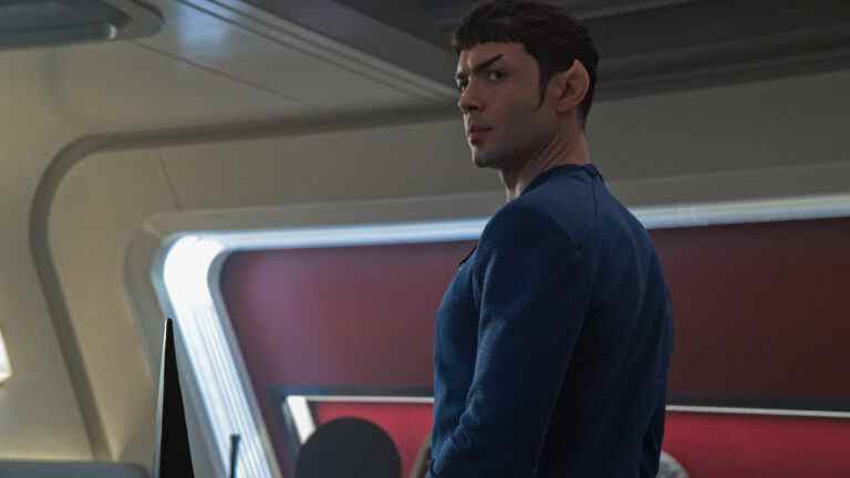 Ethan Peck explique le "fardeau" de devenir Spock de Star Trek
