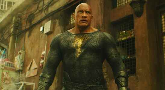 Fête des jambes sacrées !  Dwayne Johnson est de retour avec un autre regard dur sur son entraînement Black Adam