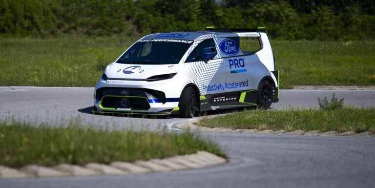 Ford SuperVan 4 EV avec près de 2000 HP fait ses débuts au Goodwood Festival of Speed