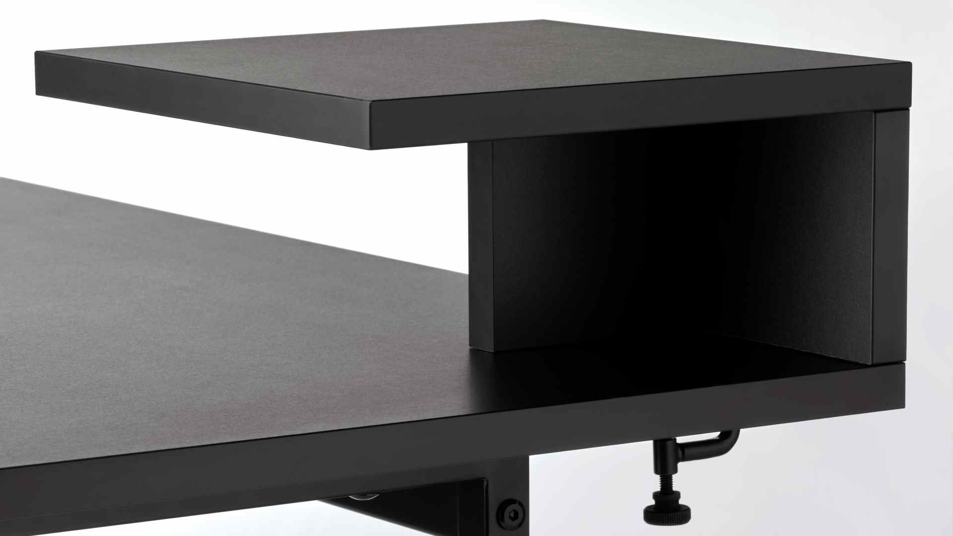 Détail de bureau Ikea Obegransad en noir sur fond blanc