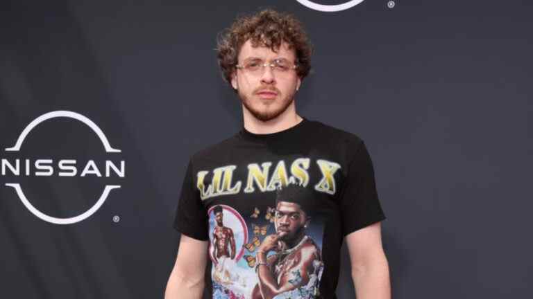 Jack Harlow porte un t-shirt Lil Nas X aux BET Awards pour protester contre le snub le plus populaire doit être lu Inscrivez-vous aux newsletters Variety Plus de nos marques
	
	
