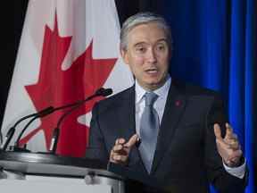 François-Philippe Champagne, ministre canadien de l'Innovation, des Sciences et de l'Industrie, prononce une allocution lors d'une conférence de presse à Halifax.