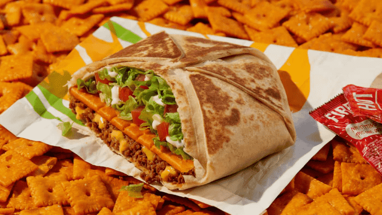 La prochaine innovation de Taco Bell est de faire une tostada avec un Cheez-It géant
