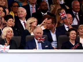 LONDRES, ANGLETERRE – 04 JUIN: Camilla, duchesse de Cornouailles, le prince Charles, prince de Galles et la princesse Anne, princesse royale lors de la soirée platine au palais de Buckingham Palace le 4 juin 2022 à Londres, en Angleterre.  Le jubilé de platine d'Elizabeth II est célébré du 2 au 5 juin 2022 au Royaume-Uni et dans le Commonwealth pour marquer le 70e anniversaire de l'accession de la reine Elizabeth II le 6 février 1952.