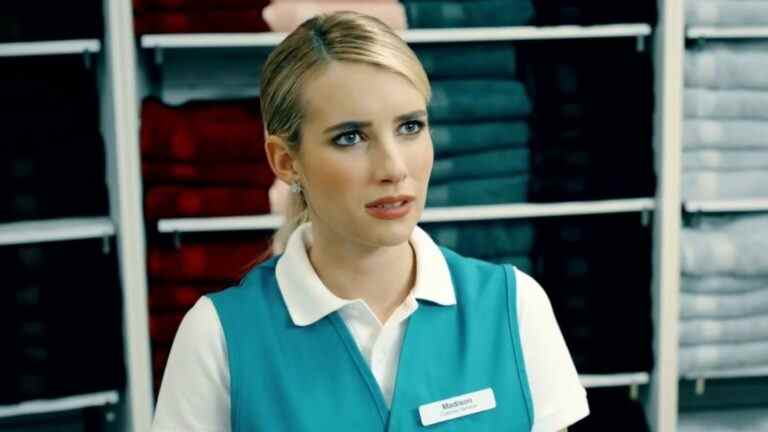 La star d'American Horror Story, Emma Roberts, rejoint son premier film de super-héros
