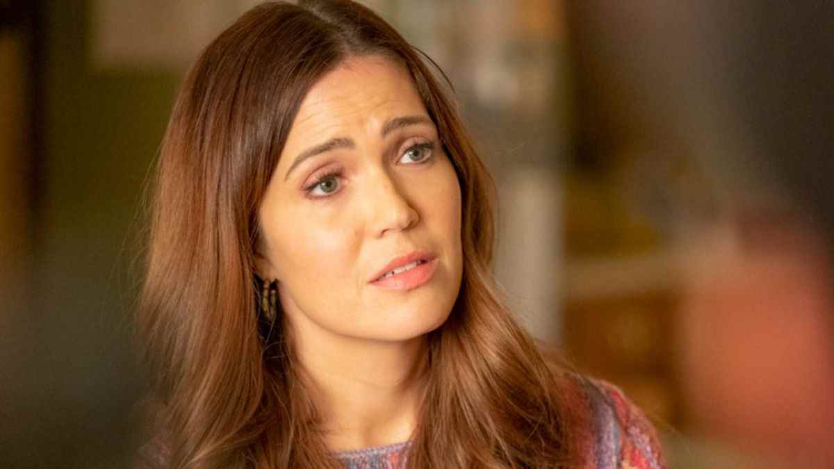 La tournée de concerts post-This Is Us de Mandy Moore a été annulée, mais il y a une bonne raison
